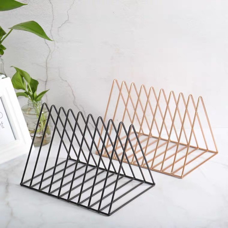 Kệ Sách Tam Giác, Giá Sách Để Bàn Làm Việc, Gọn Đẹp Và Tiện Lợi phong cách minimalism