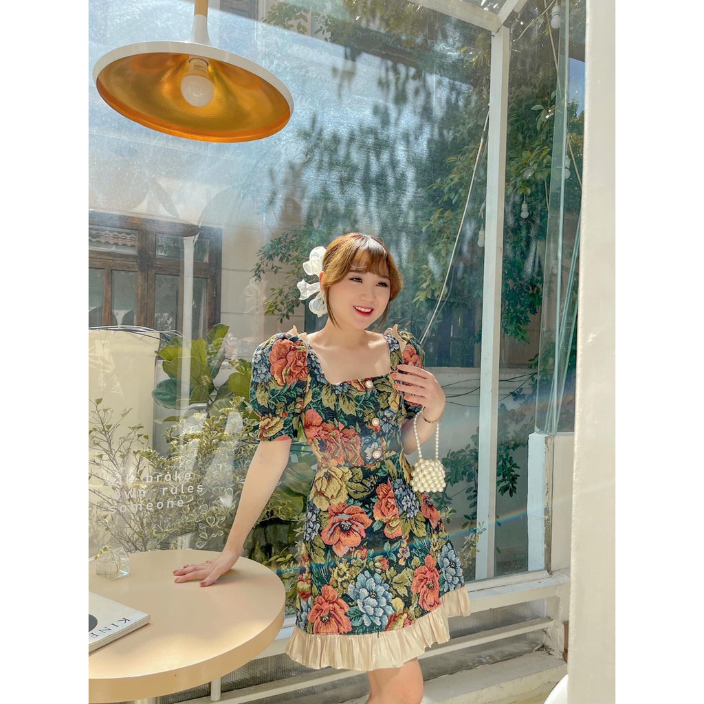 [Mã WASTMAY giảm 15% tối đa 30K đơn 150K] Đầm dáng xòe gấm hoa cao cấp phối nút - Flora Dress | BigBuy360 - bigbuy360.vn