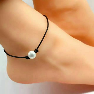 Lắc chân dây da đen kèm hạt trắng