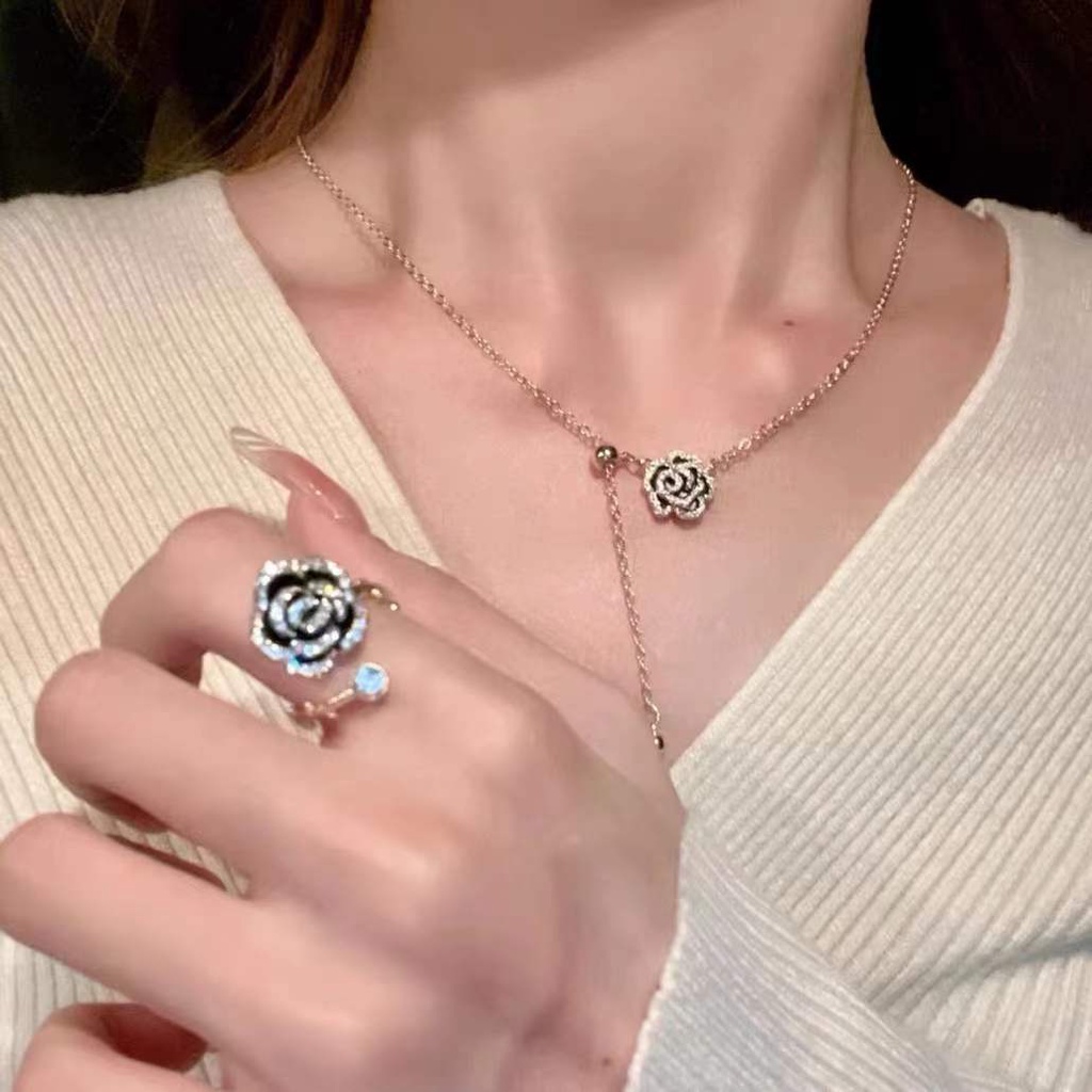 Dây Chuyền Mặt Hoa Trà Đen Đính Đá Phong Cách Retro Thời Trang