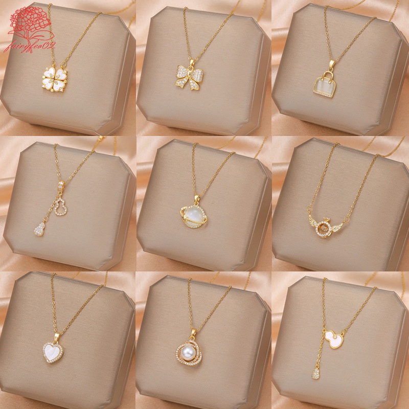 Vòng cổ Thép Titan Mạ Vàng Mặt Hình Bướm / Mặt Trăng / Hành Tinh Phong Cách Vintage Cho Nữ