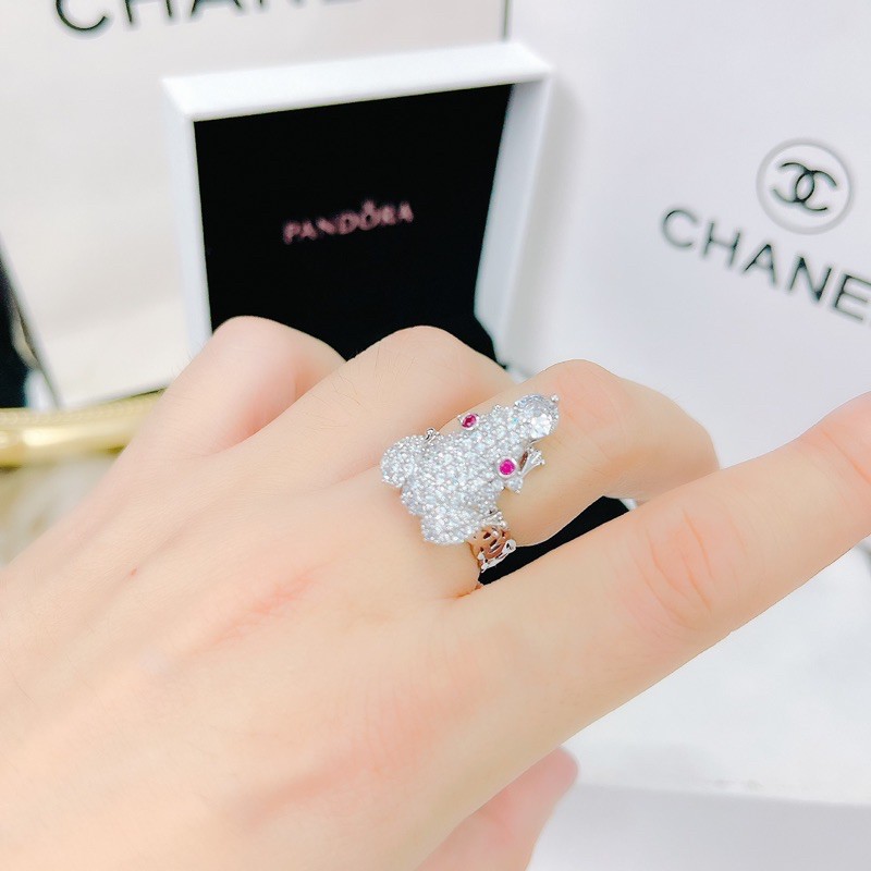 Nhẫn con cóc ngậm hột đá mạ bạch kim