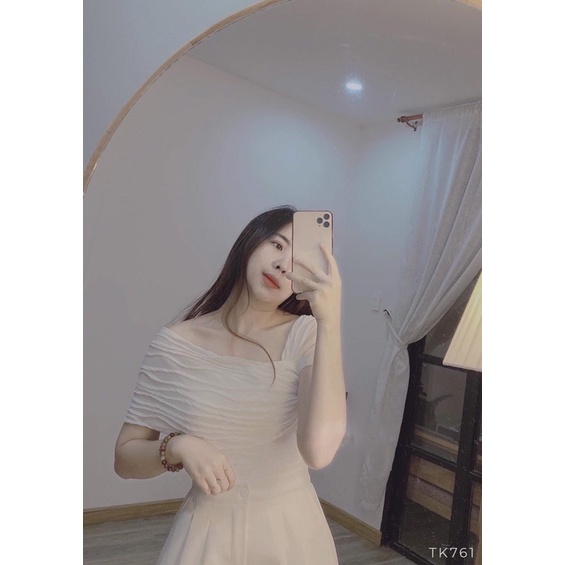 Áo lệch vai gợn sóng