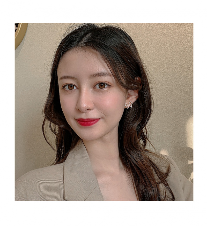 Bông tai hình bướm đính ngọc trai giả thời trang 2023 cho nữ