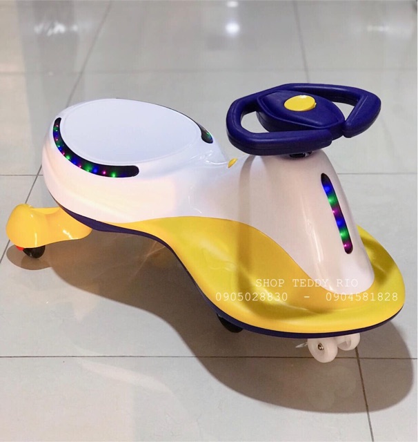 Xe lắc cho bé