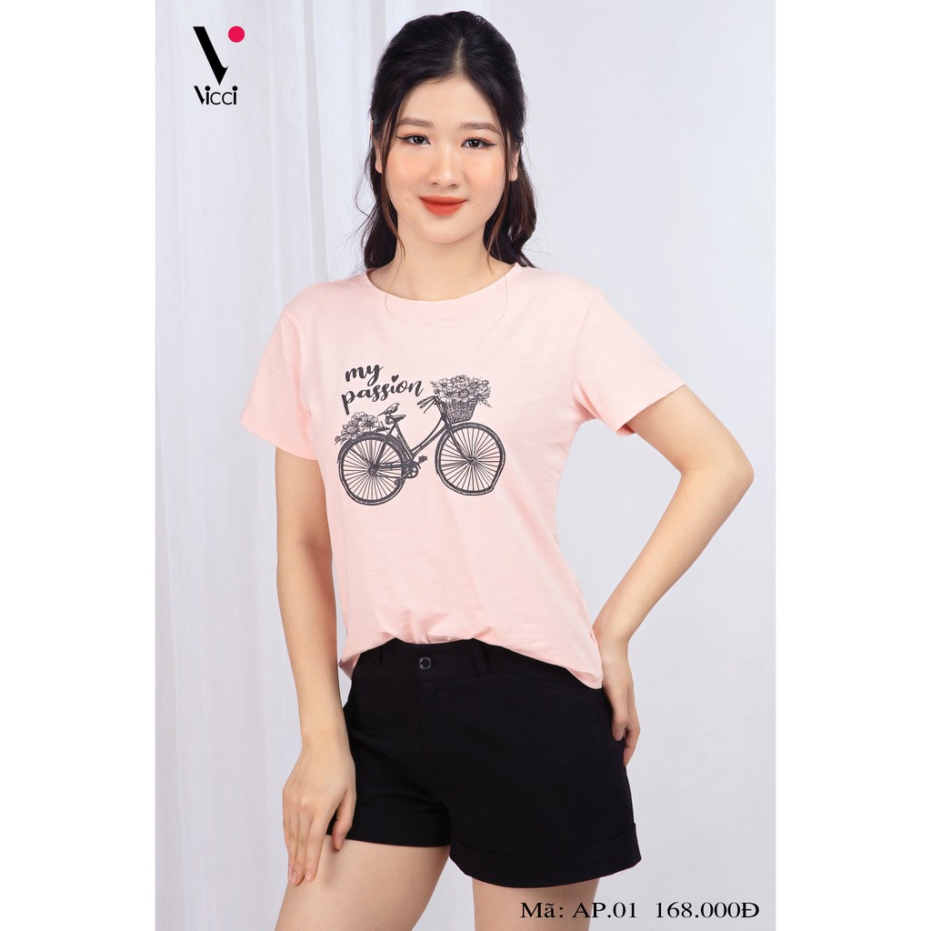 Áo phông nữ Vicci AP.01.1 chất liệu cotton vân gỗ họa tiết xe đạp