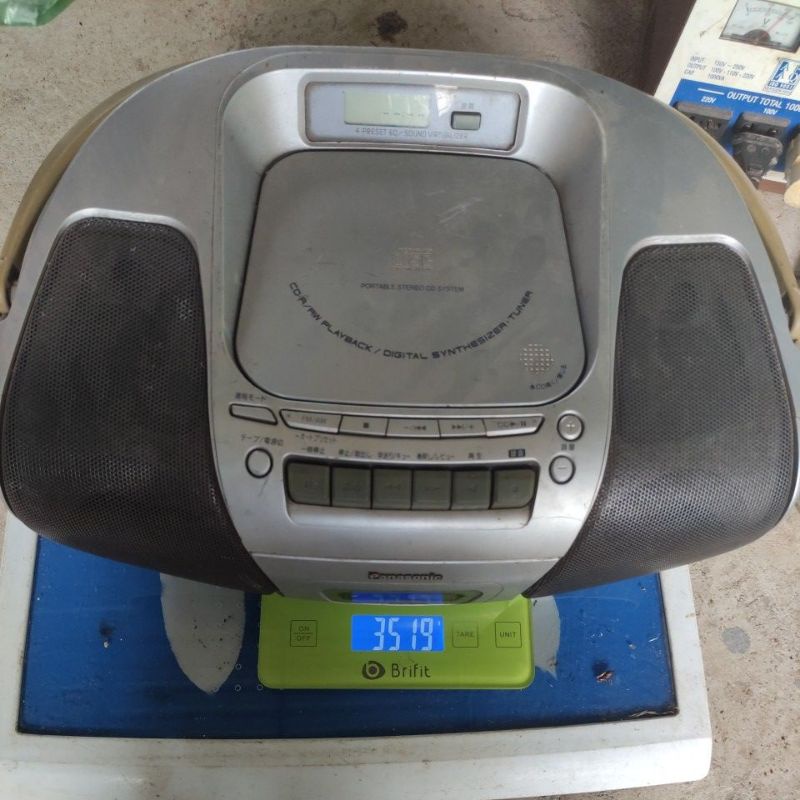 Đài radio cassette và CD Panasonic Nhật dùng điện 100v