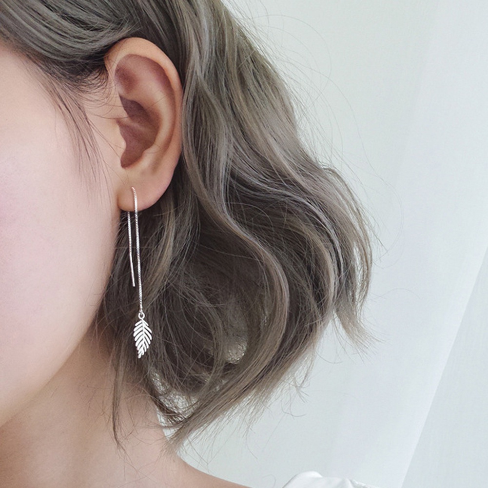 Đôi bông tai dáng rơi họa tiết chiếc lá xinh xắn cho nữ