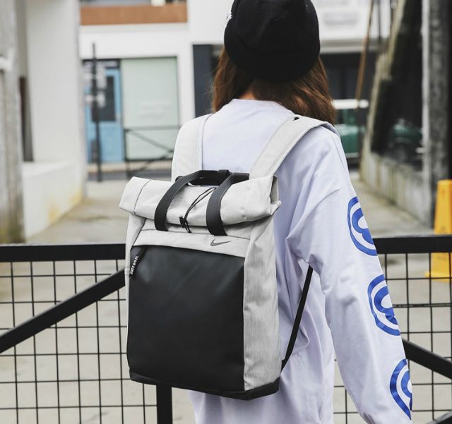 Balo đeo vai Nike Radiate tiện dụng