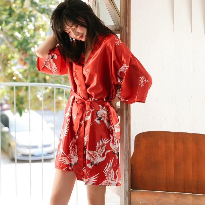 Áo choàng ngủ lụa cao cấp kiểu kimono in hình chim hạt sang trọng với màu Hồng siêu xinh