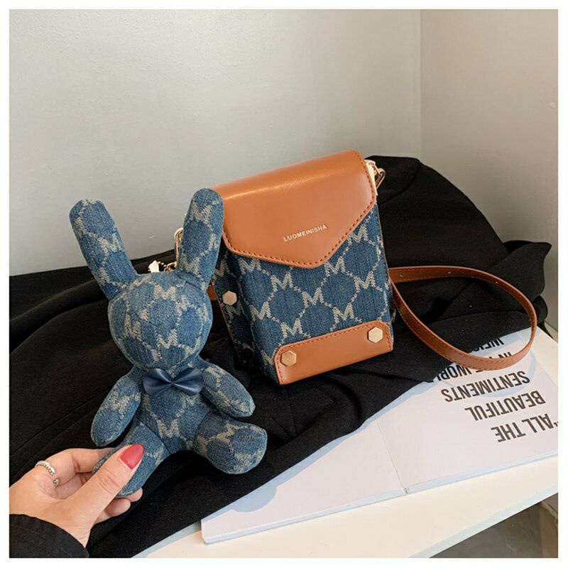 Túi đeo chéo tặng kèm móc thỏ