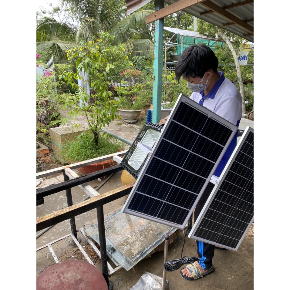ĐÈN NĂNG LƯỢNG MẶT TRỜI 200W BẢO HÀNH 2 NĂM