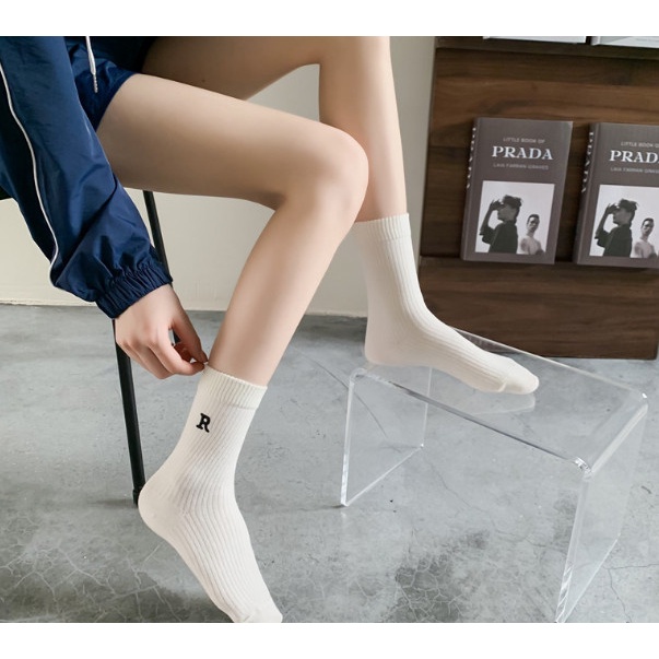 Vớ Tất chữ R cổ cao Nam Nữ phong cách thể thao, trẻ trung, năng động.