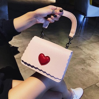 Túi tim mini mới cập bến