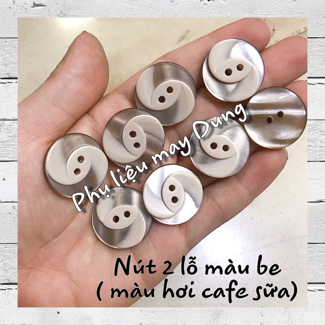 Nút 2 lỗ màu be