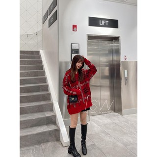 Áo len giấu quần đỏ đô kẻ oversize