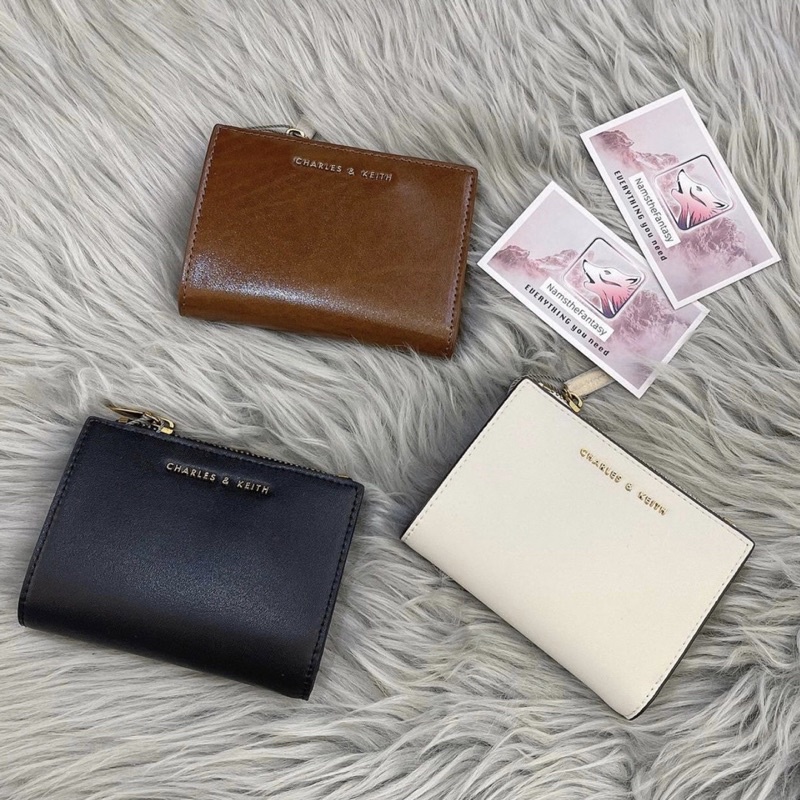 Ví nữ cầm tay Charles and Keith gập mini ngắn nhỏ gọn bỏ túi nhiều ngăn thời trang da cao cấp đựng tiền thẻ CK5-10680907