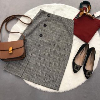 CHÂN VÁY MIDI XẺ TRƯỚC