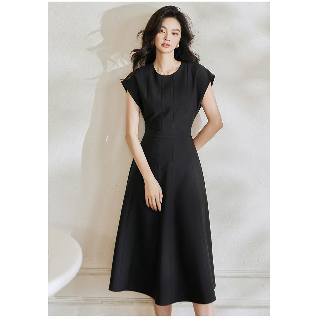 Đầm đen trơn cổ tròn vai liền dáng xoè dài công sở