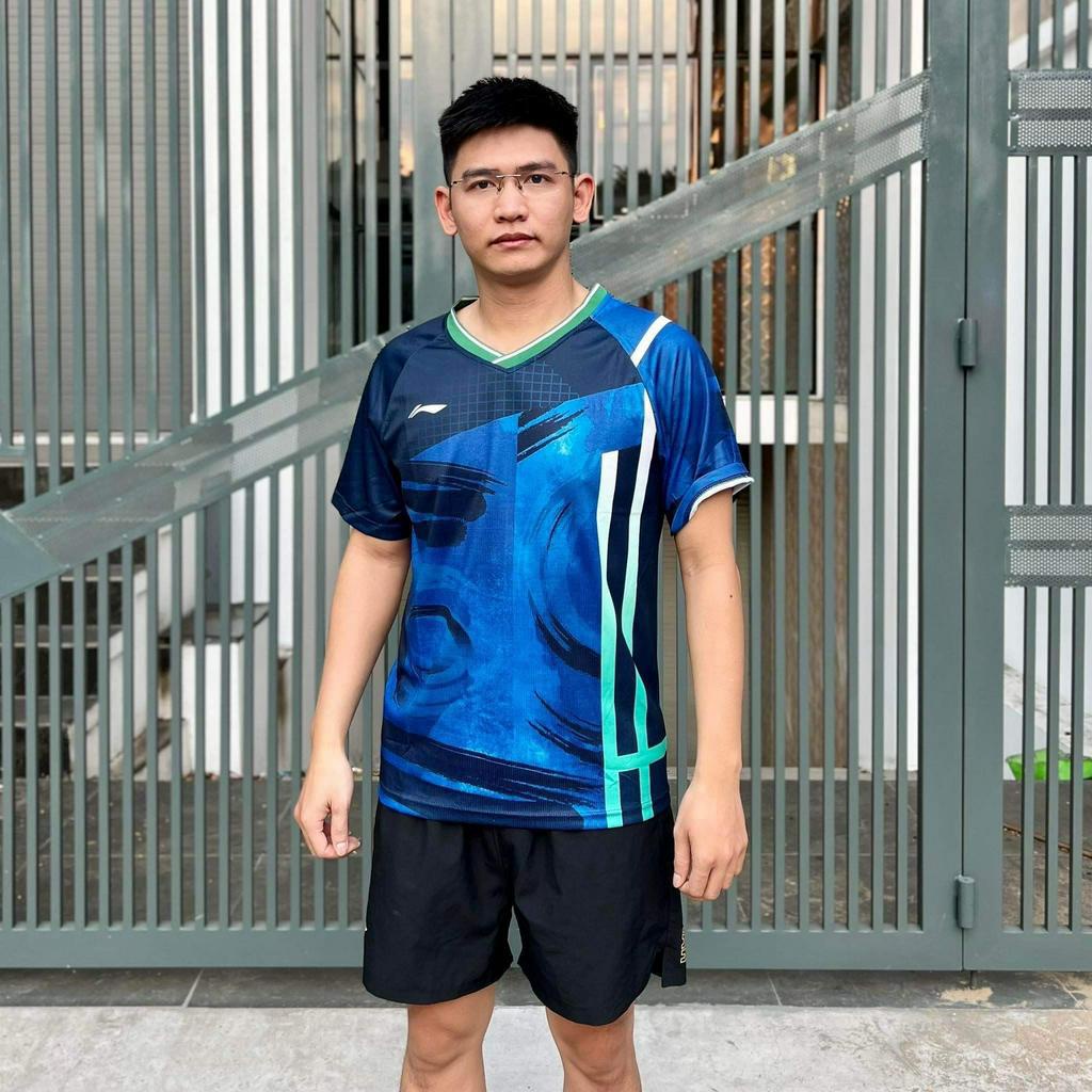 Áo Cầu Lông , Bóng Bàn Li-ning 6208A Hàng Cao Cấp F1 Xanh Đen - Chất Thun Lạnh , Co Giãn Tốt , Thoáng Khí Nhanh