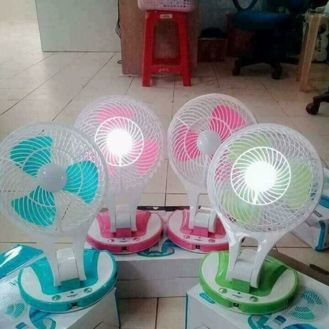 Quạt tích điện mini