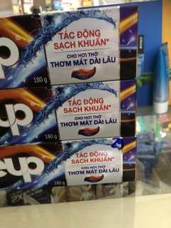 KEM ĐÁNH RĂNG CLOSE UP Lửa Băng 180g
