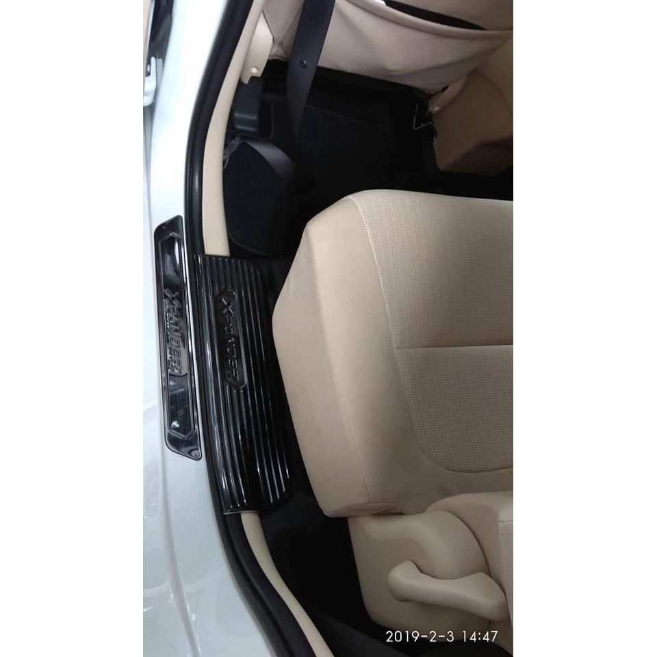 Ốp bậc cửa Mitsubishi Xpander 2018, 2019, 2020, 2021 - tặng phụ gia tăng dính