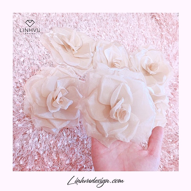 Hoa hồng cài áo cao cấp