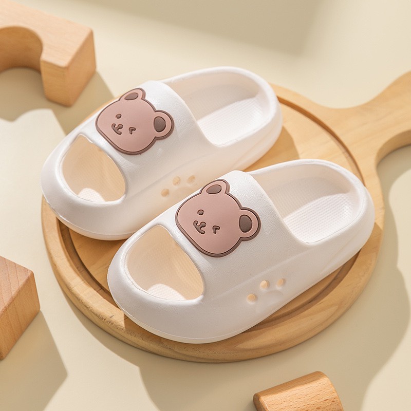 Dép Lê - Dép Bánh Mỳ Hình Gấu Đế Mềm Chống Trơn Trượt Cho Mẹ Và Bé 24-41 M031