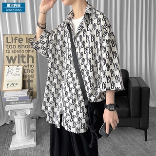 Những chiếc áo mỏng manh, thoải mái và thoải mái, những chiếc áo sơ mi Hàn Quốc và những chiếc áo giải trí của các cặp đôi.