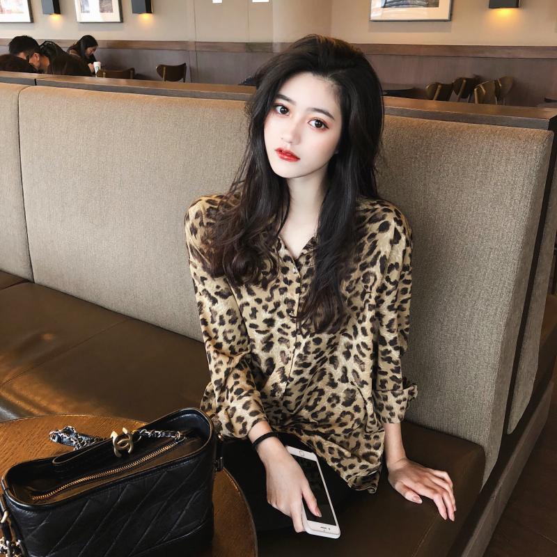Áo sơ mi IELGY chất liệu voan tay dài cổ polo họa tiết da báo phong cách vintage dành cho nữ