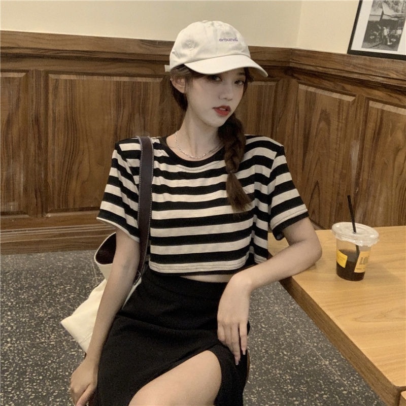 Set Áo Thun Ngắn Tay Kẻ Sọc Trắng Đen Và Chân Váy Lưng Cao Xẻ Tà Thời Trang Mùa Hè Dành Cho Nữ
