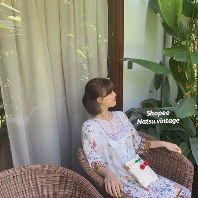 Đầm thổ cẩm phong cách boho thêu cổ