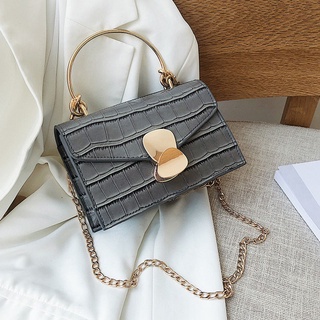 Women's hand-held shoulder bag spring and summer texture handbag 2022 new retro chain shoulder bag French Mini crocodile pattern messenger bag