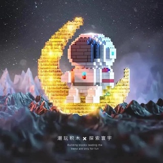 Lego phi hành gia và nhân vật phát sáng có led