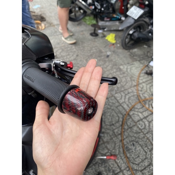 Gù Carbon chống rung tay lái