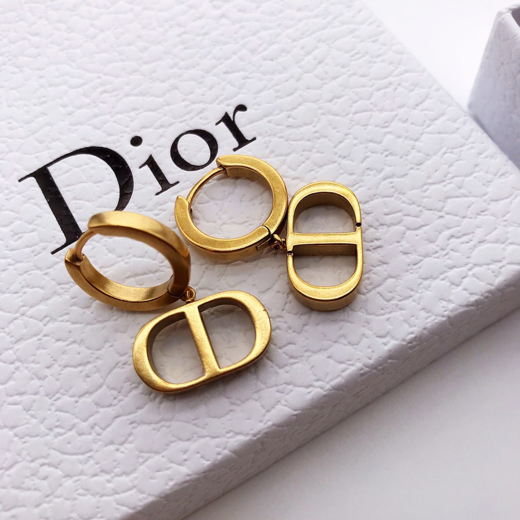 Khuyên tai thiết kế hình logo DIOR phong cách thời trang retro