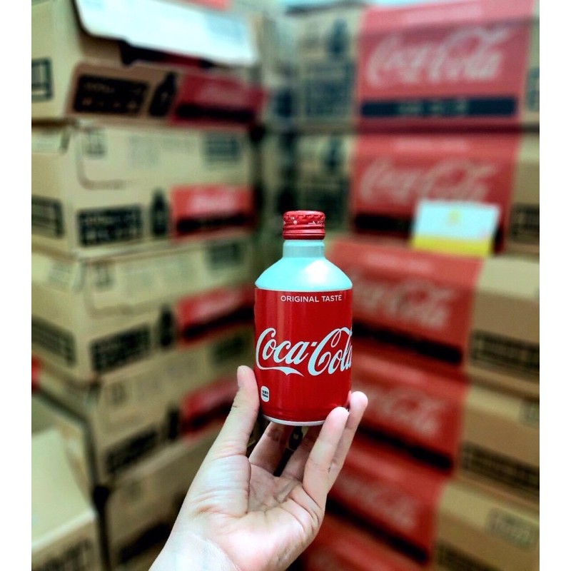 COCA COLA NHẬT LÙN LON NHÔM NẮP VẶN 300ML (date 1/2022)