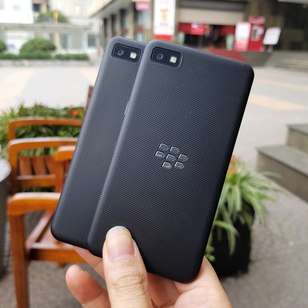 Điện thoại Blackberry Z10 16GB RAM 2GB chính hãng giá tốt.