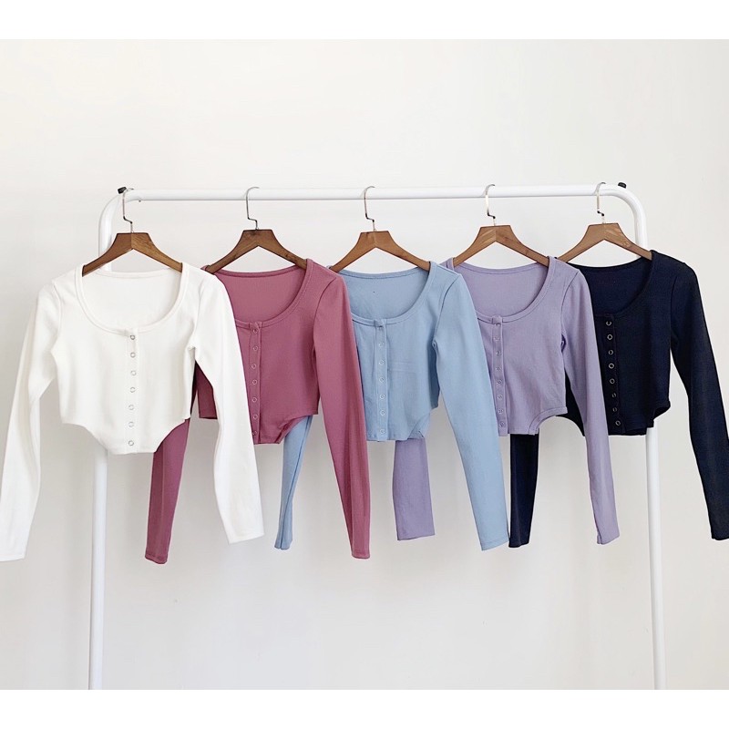 Croptop tay dài nút bấm