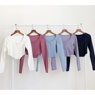 Croptop tay dài nút bấm