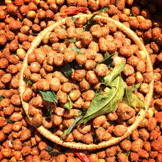 Hộp 500gr đậu phộng rang tỏi ớt lá chanh