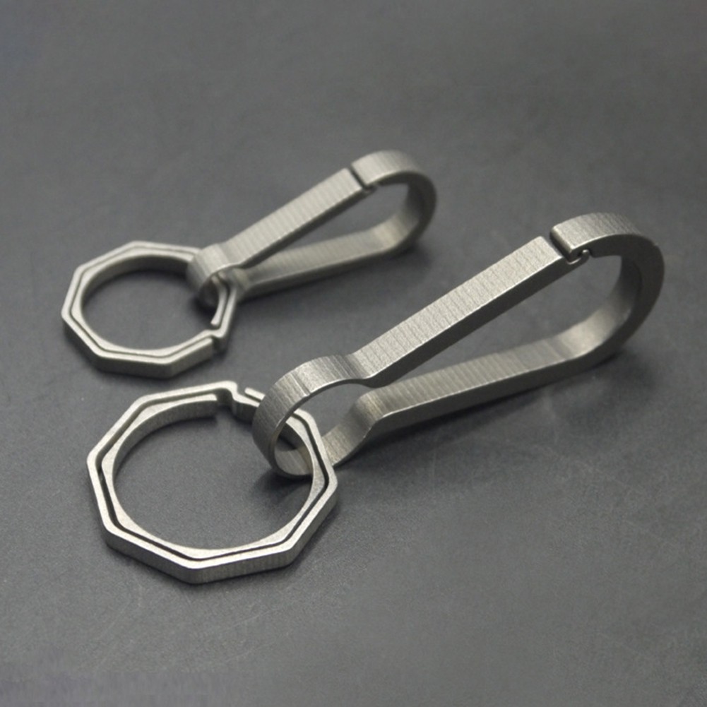 Móc khóa dây an toàn chất liệu titanium dành cho xe hơi