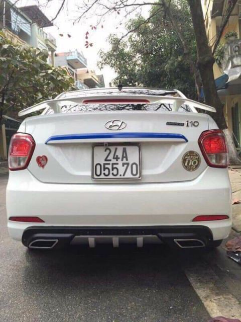 Đuôi gió thể thao có đèn dùng chung :honda civic , honda city cerato , mazda 3 , elantra, .....( hàng mộc chưa sơn)