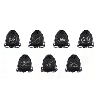 Túi rút màu đen kèm chữ ký của thành viên BTS