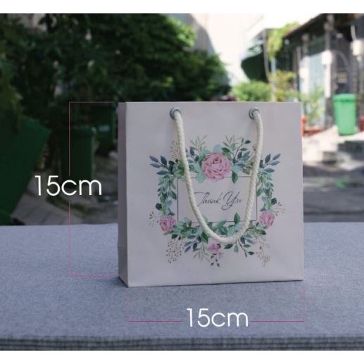 Túi giấy giá siêu rẻ đựng mỹ phẩm phụ kiện quà tặng nước hoa son môi size 15x15x5.5cm mẫu túi 14