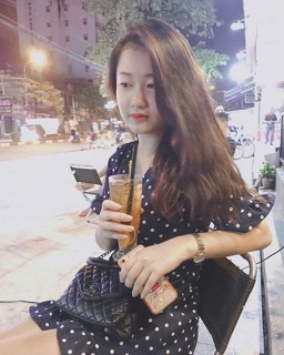 Váy chấm bi