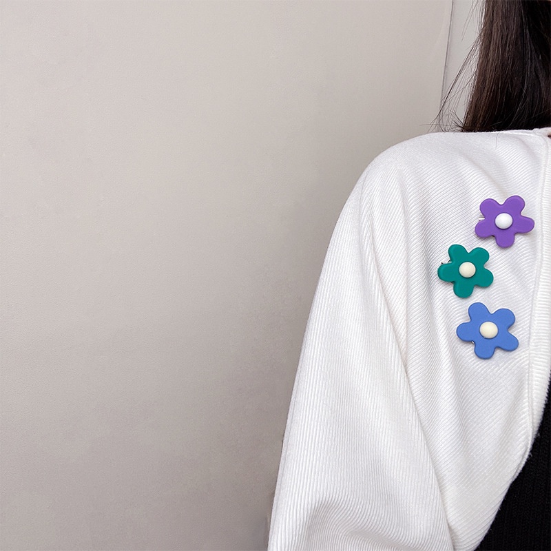 Huy hiệu cài áo hình bông hoa màu sắc