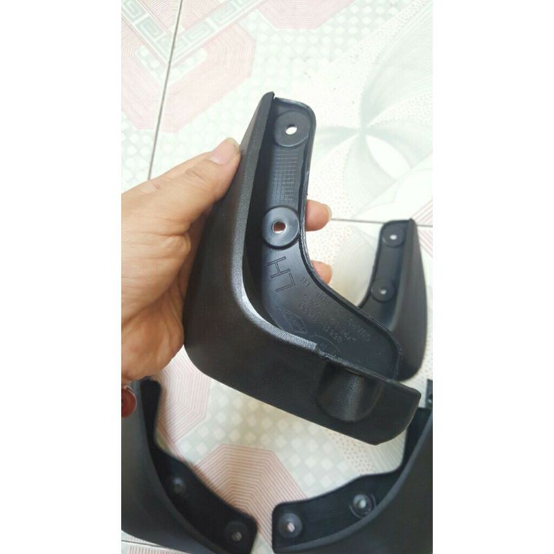 CHẮN BÙN BÁNH XE KIA MORNING 2008-2010