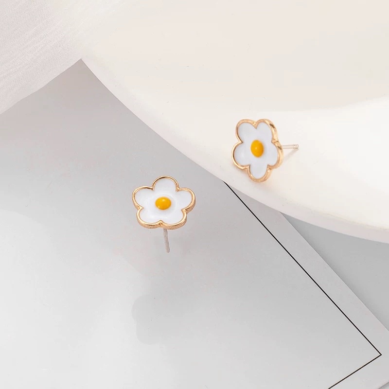 Khuyên tai hình hoa trắng 5 cánh cute - Maben